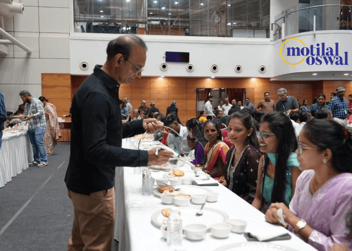 MOFSL hosts Thanksgiving Dinner for support staff Motilal Oswal Group, thanksgiving dinner, for support staff