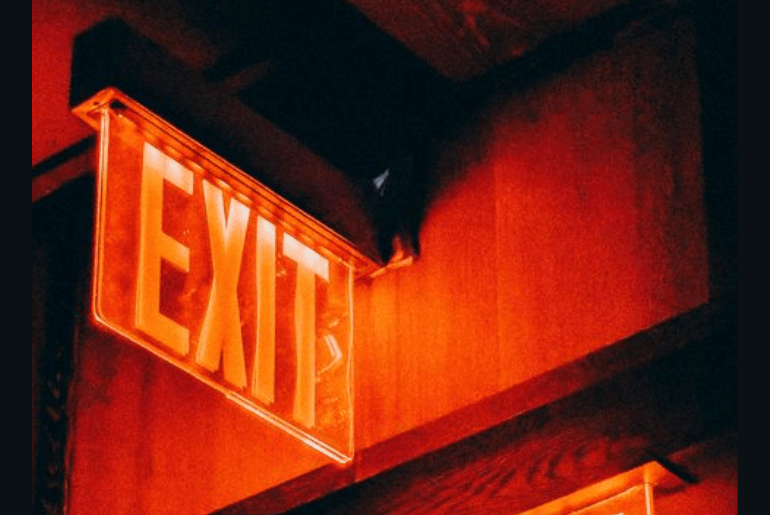 Approved leave revoked after colleague’s exit triggers workplace debate exit