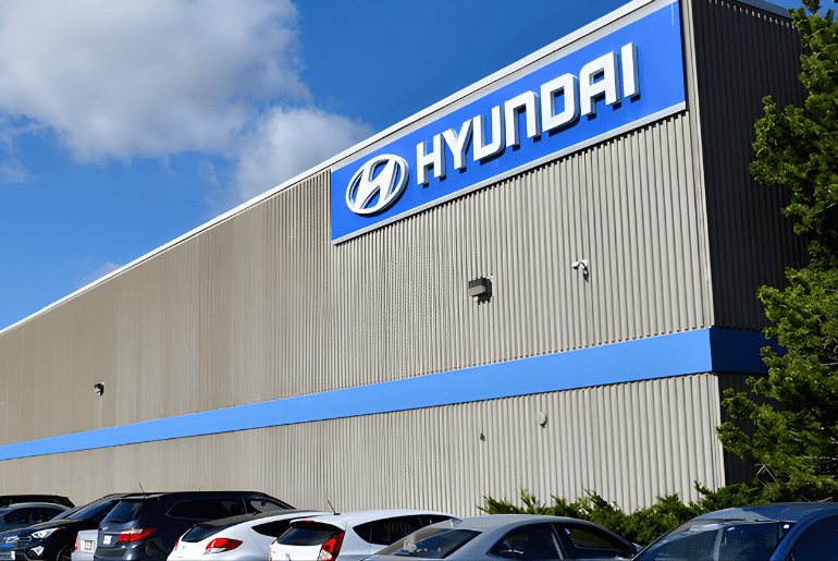 Hyundai workers strike over robot plans Hyundai